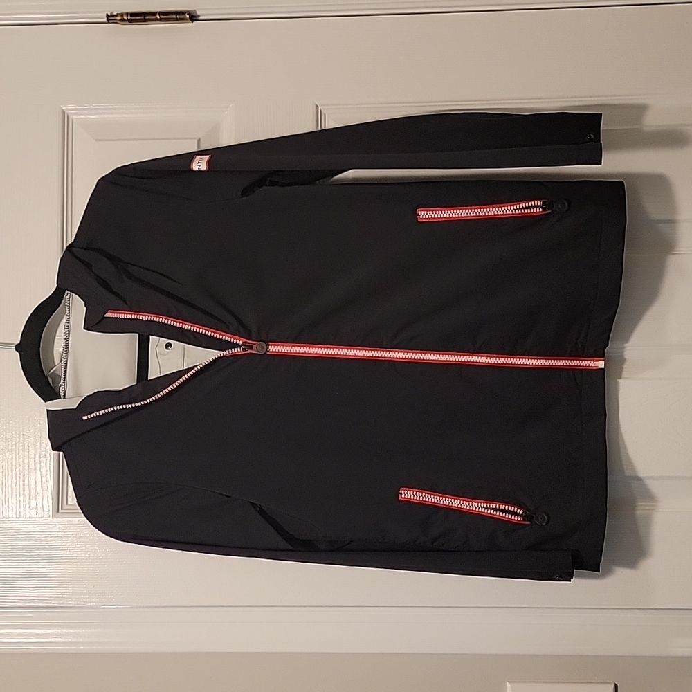 EUC raincoat! Super lightweight and comfortable!